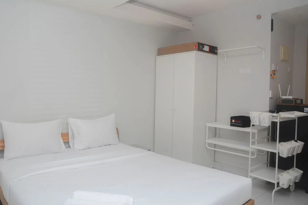 Джакарта: Well Furnished And Comfort Stay Studio At Amethyst Apartment
