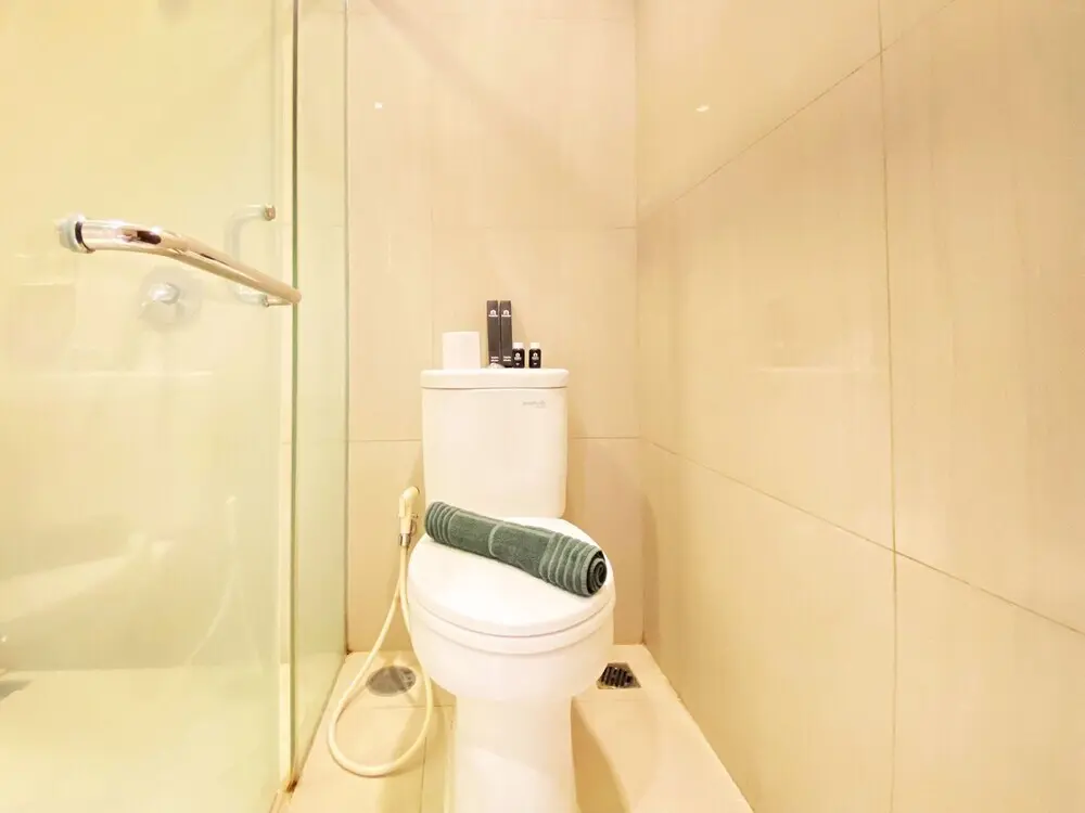 Бандунг: Elegant 1Br At El Royale Apartment