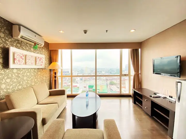 Бандунг: Elegant 1Br At El Royale Apartment