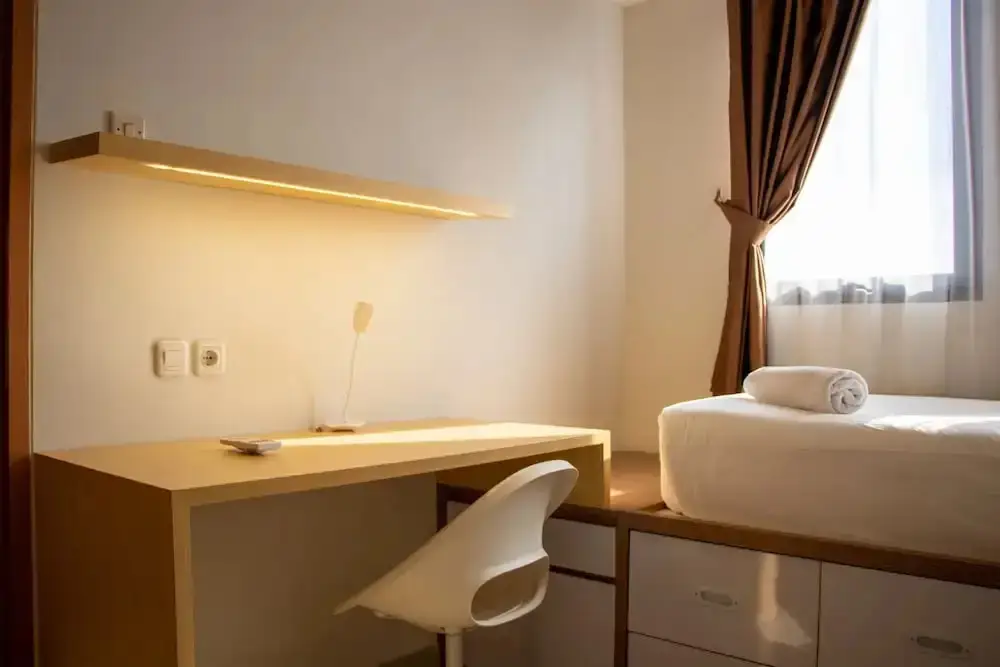 Депок: Modern And Classic 1Br At Evenciio Apartment
