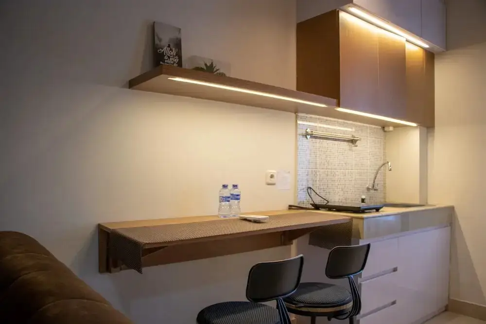 Депок: Modern And Classic 1Br At Evenciio Apartment