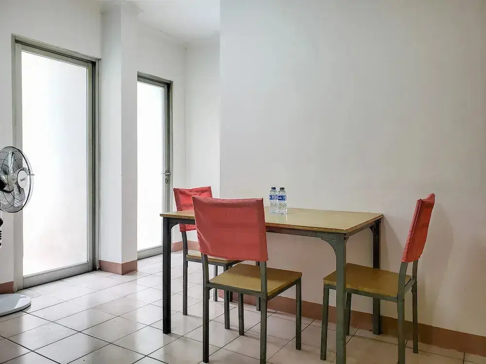 Джакарта: Comfort Living 3Br Apartment With Pool View At Mediterania Palace Residences
