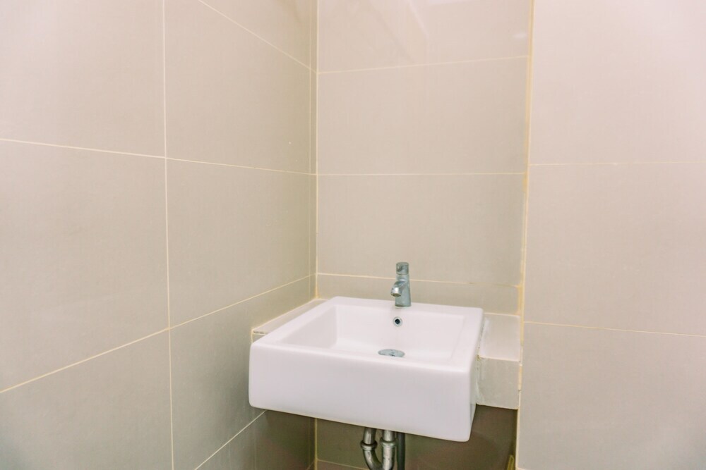 Legok: Comfort And Simply Look Studio Room Apartment At B Residence