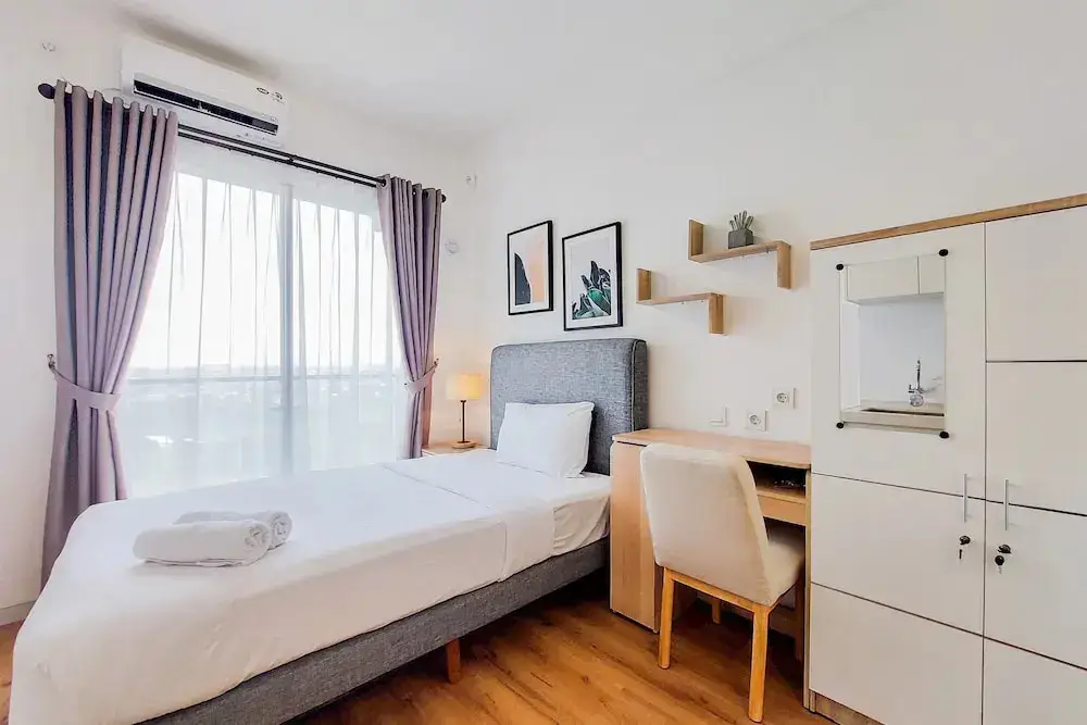 Legok: Warm And Simply Studio Apartment At Sky House Bsd