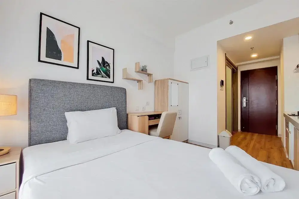 Legok: Warm And Simply Studio Apartment At Sky House Bsd