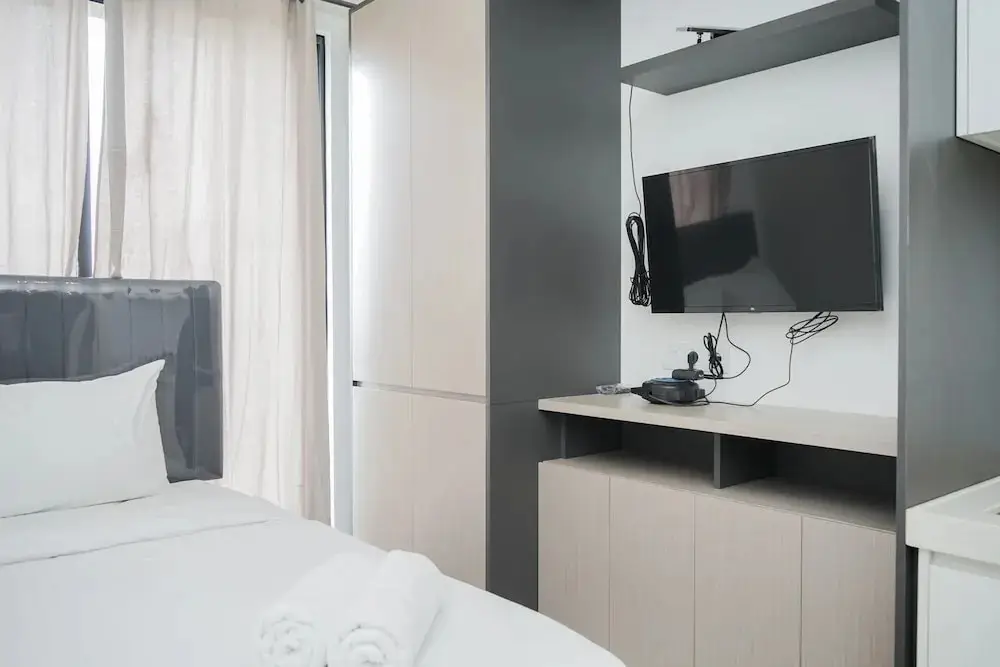 Fully Furnished With Tidy Design Studio At Sky House Bsd Apartment — фото 1