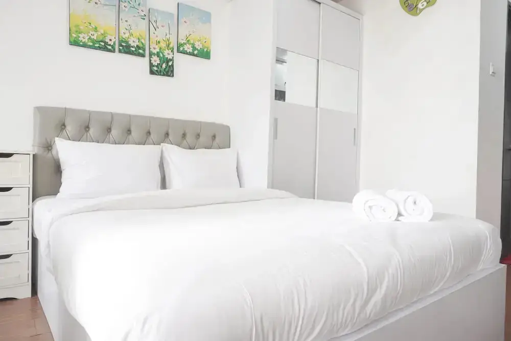 Джакарта: Fancy And Nice Studio At Belmont Residence Puri Apartment