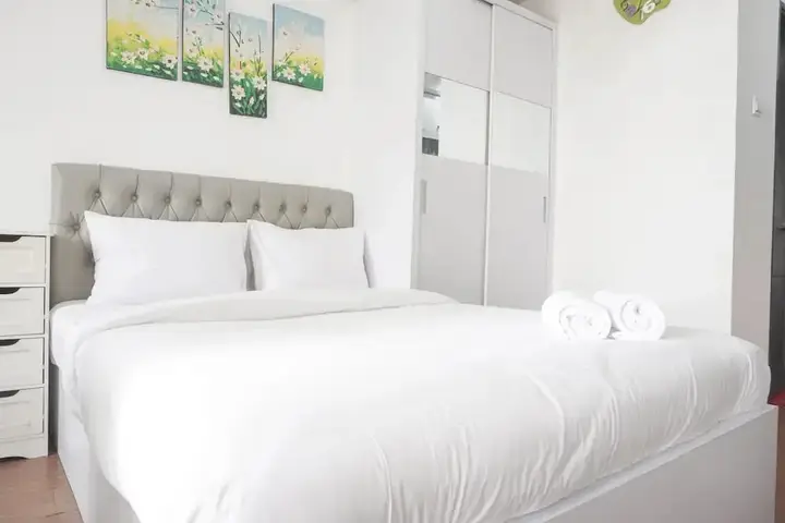 Джакарта: Fancy And Nice Studio At Belmont Residence Puri Apartment