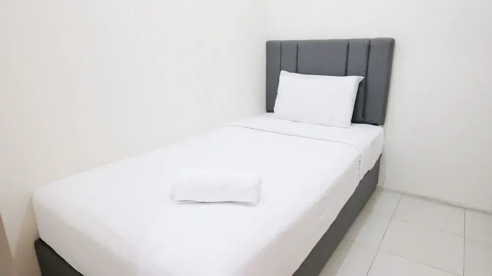 Сурабая: Homey 2Br At Puncak Permai Apartment