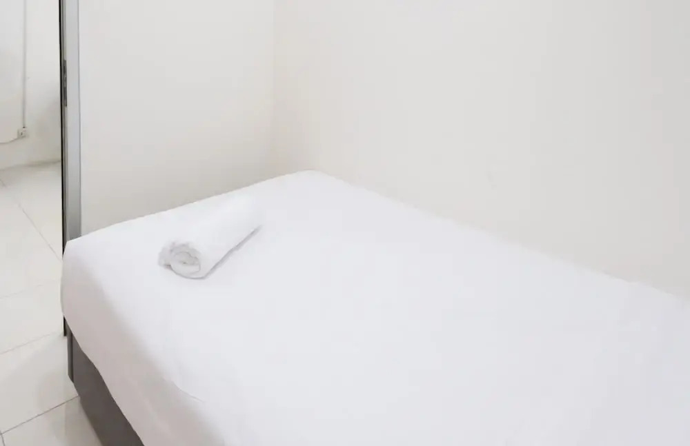 Сурабая: Homey 2Br At Puncak Permai Apartment