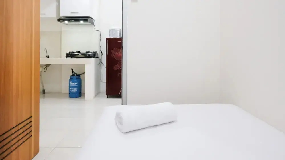 Сурабая: Homey 2Br At Puncak Permai Apartment