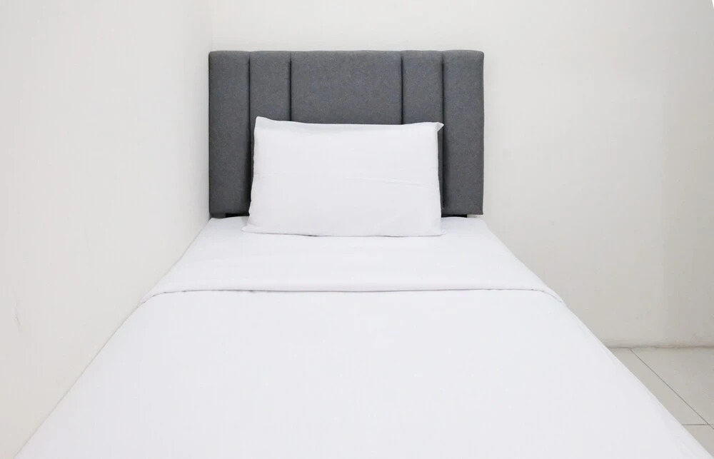 Сурабая: Homey 2Br At Puncak Permai Apartment