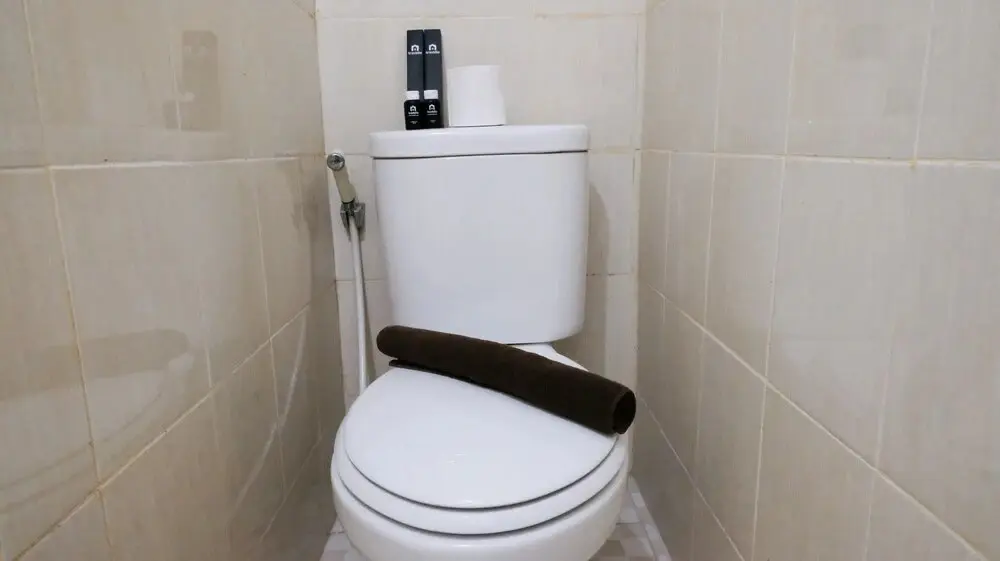 Сурабая: Homey 2Br At Puncak Permai Apartment