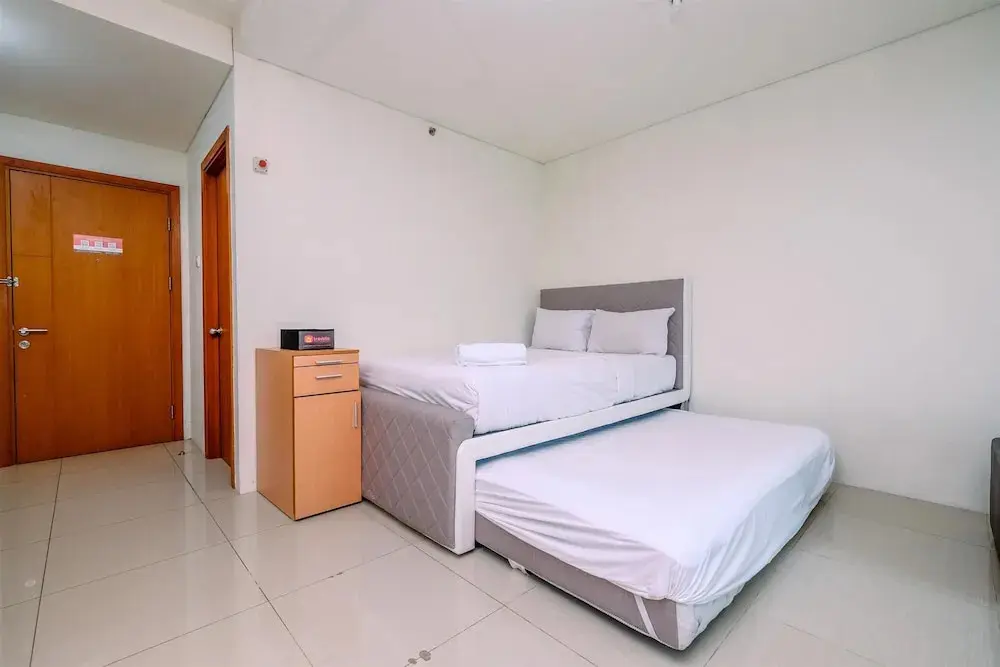 Джакарта: Fancy And Nice Studio Apartment At Woodland Park Residence