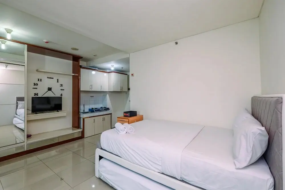 Джакарта: Fancy And Nice Studio Apartment At Woodland Park Residence
