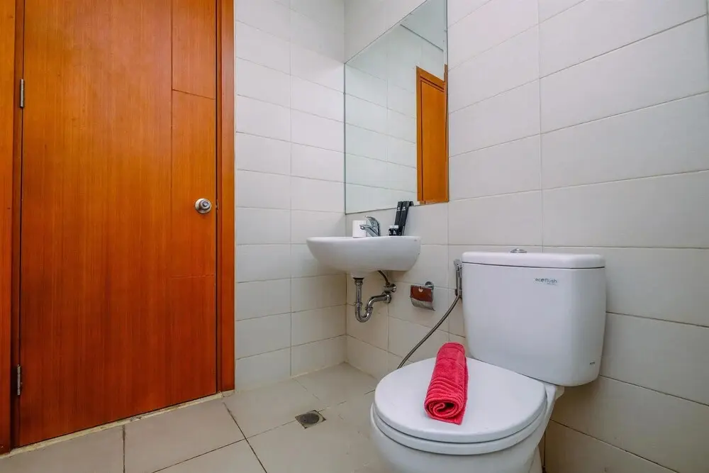 Джакарта: Fancy And Nice Studio Apartment At Woodland Park Residence