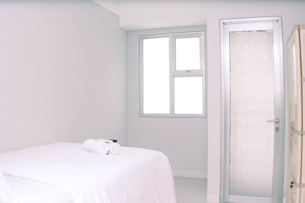Бекаси: Well Furnished And Comfy Studio At Transpark Juanda Apartment