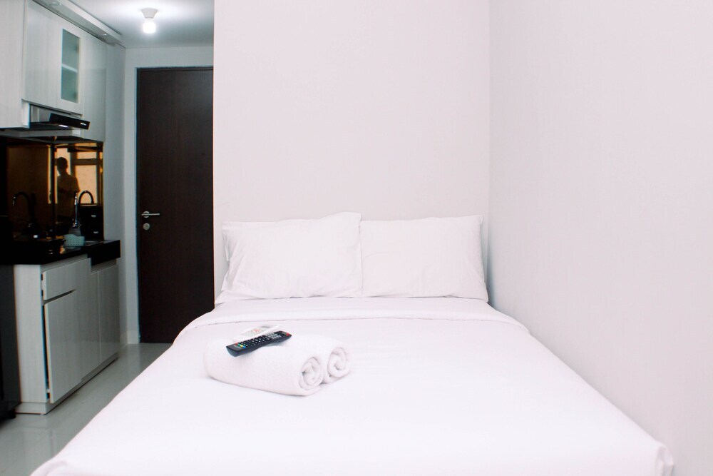 Бекаси: Well Furnished And Comfy Studio At Transpark Juanda Apartment