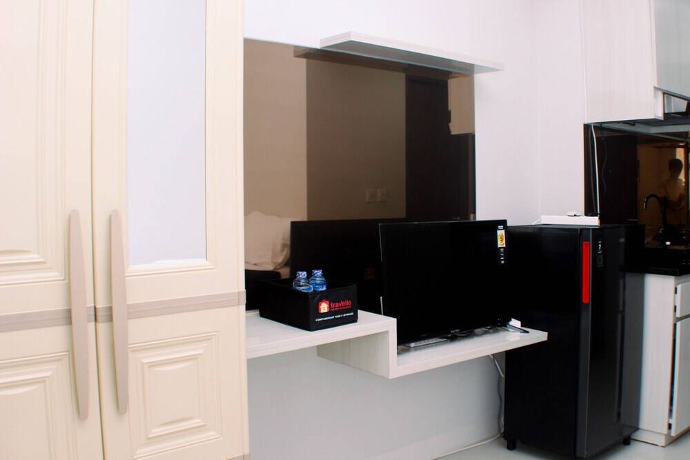 Бекаси: Well Furnished And Comfy Studio At Transpark Juanda Apartment