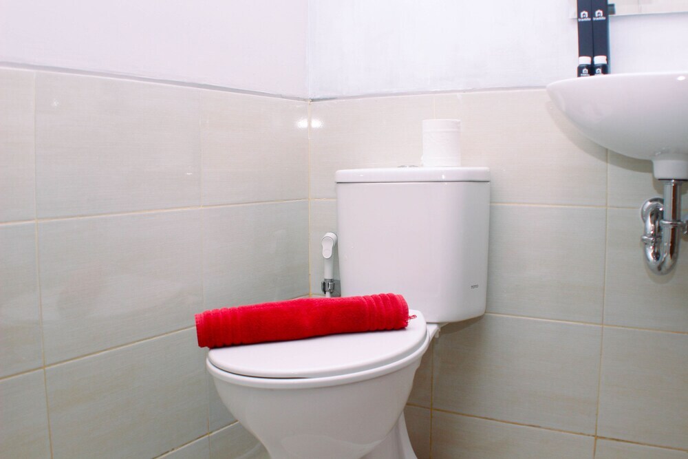 Бекаси: Well Furnished And Comfy Studio At Transpark Juanda Apartment