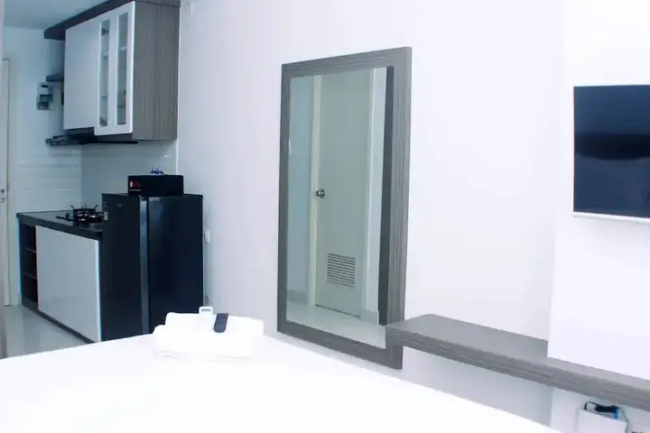 Бекаси: Simply And Well Design Studio Room At Patraland Urbano Apartment