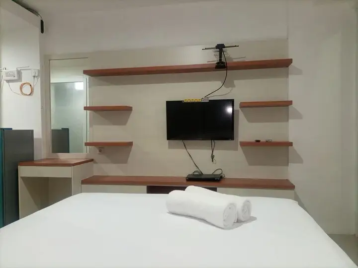 Депок: Homey And Comfort Stay Studio At Green Park Yogyakarta Apartment