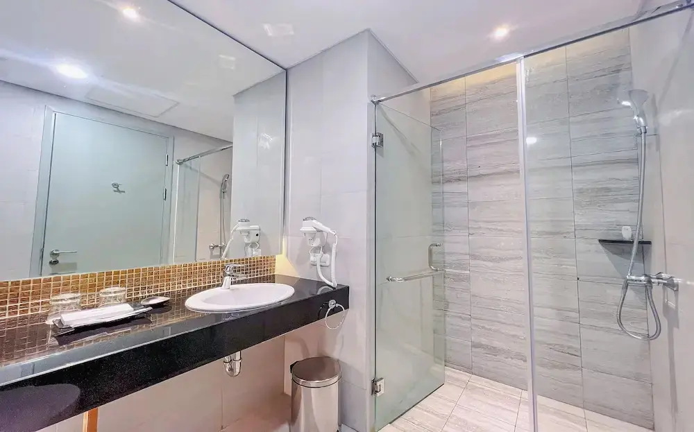 Сурабая: Leedon Hotel & Suites Surabaya