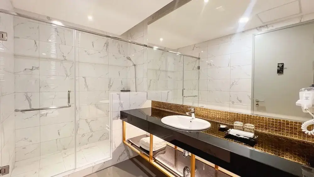 Сурабая: Leedon Hotel & Suites Surabaya