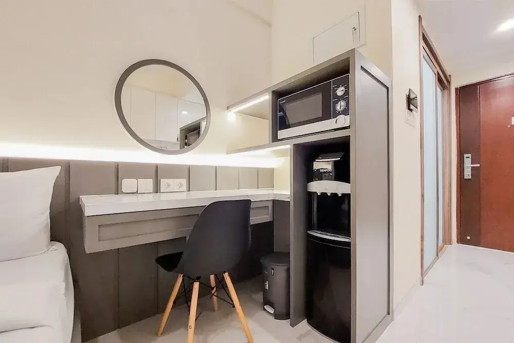 Legok: Studio Room With Simply Look At Sky House Bsd Near Aeon