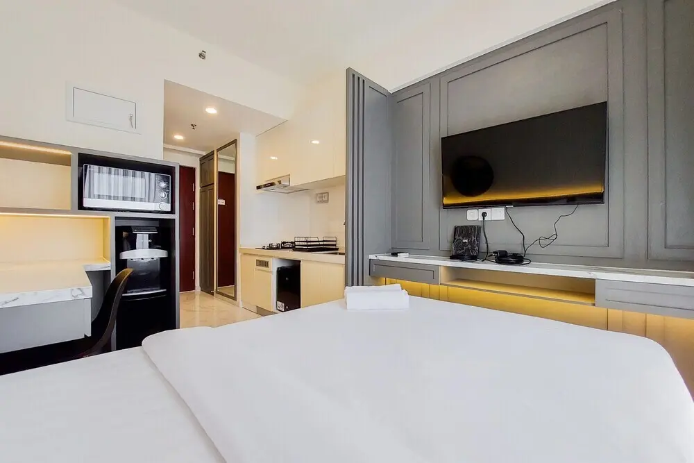 Legok: Studio Room With Simply Look At Sky House Bsd Near Aeon