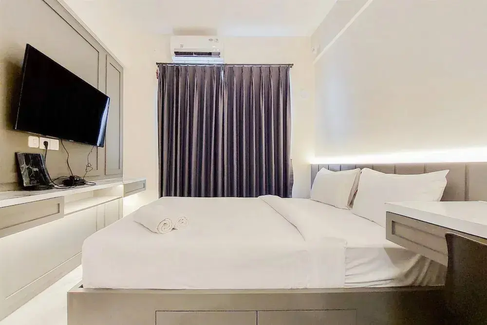 Legok: Studio Room With Simply Look At Sky House Bsd Near Aeon