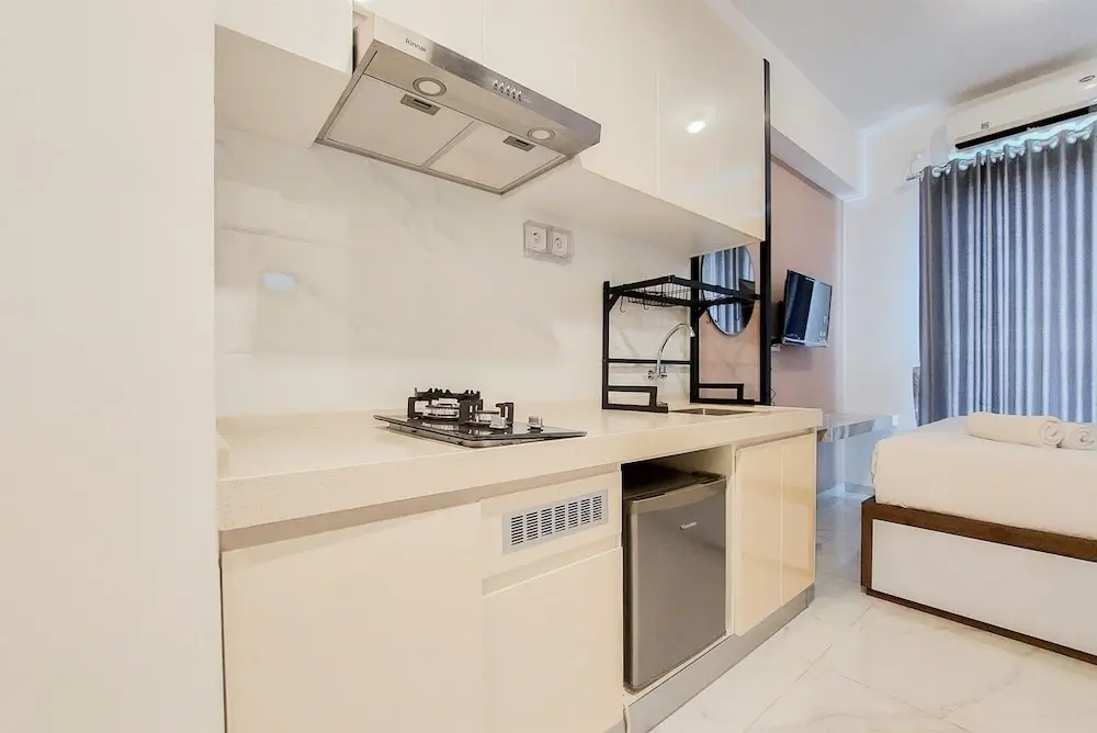 Legok: Comfy And New Studio At Sky House Bsd Apartment
