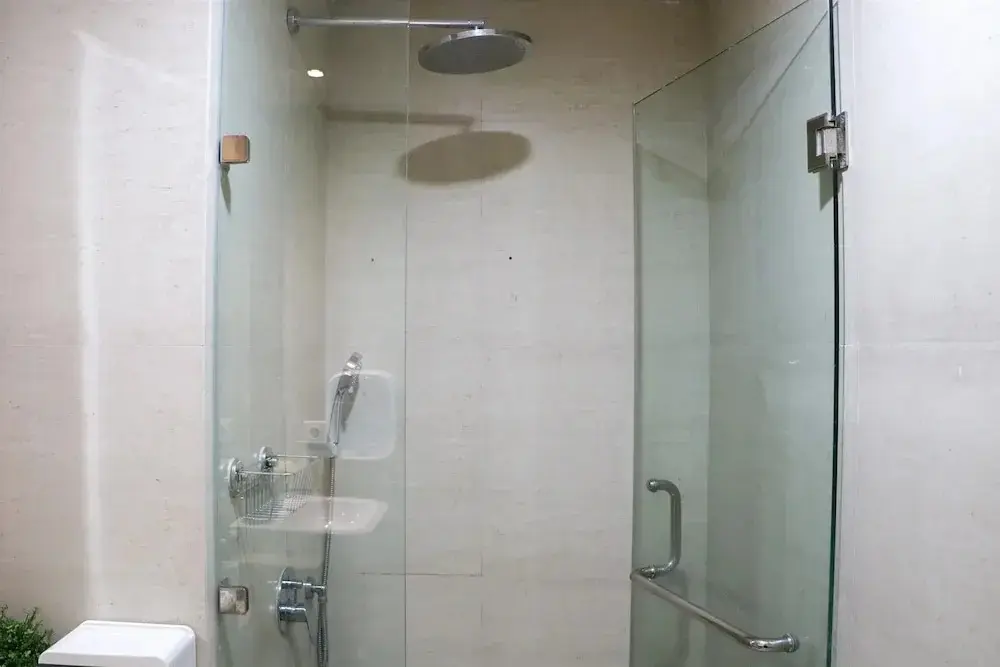 Джакарта: Modern Look And Comfortable 1Br Gold Coast Apartment Pik