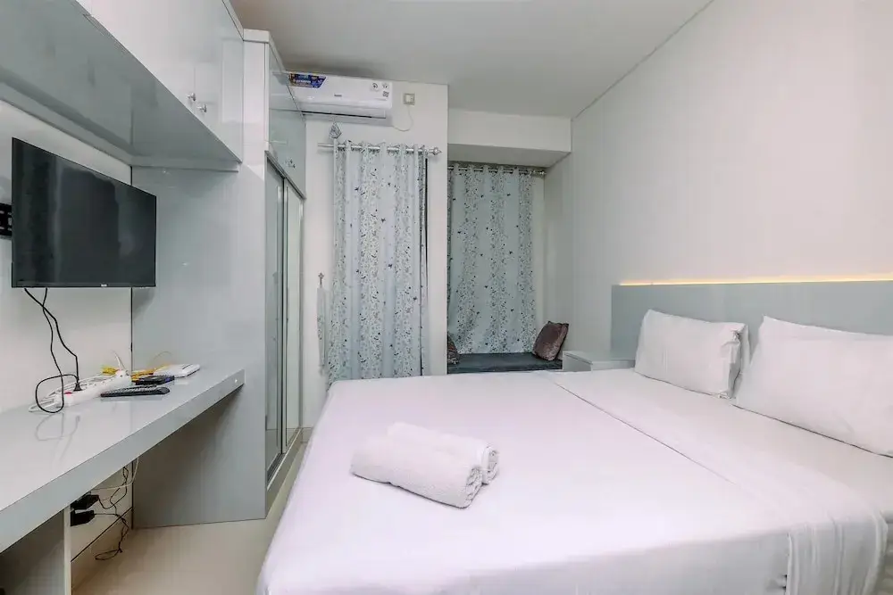 Депок: Cozy And Simply Look Studio Room At Transpark Cibubur Apartment