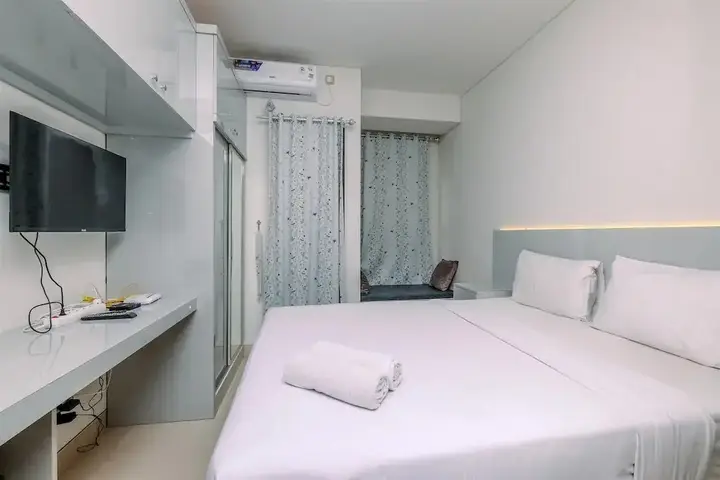 Депок: Cozy And Simply Look Studio Room At Transpark Cibubur Apartment