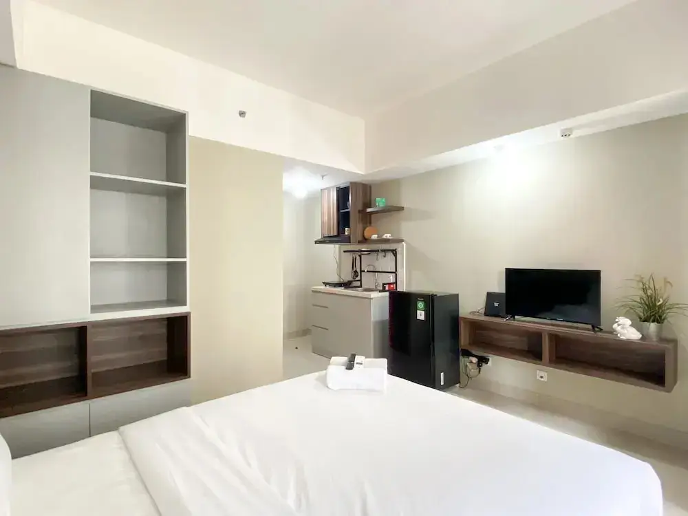 Бекаси: Modern Look Studio Room At Gateway Park Lrt City Apartment