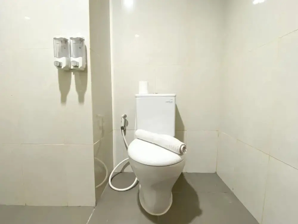 Бекаси: Modern Look Studio Room At Gateway Park Lrt City Apartment