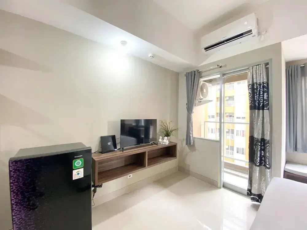 Бекаси: Modern Look Studio Room At Gateway Park Lrt City Apartment