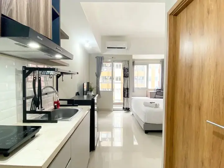 Бекаси: Modern Look Studio Room At Gateway Park Lrt City Apartment