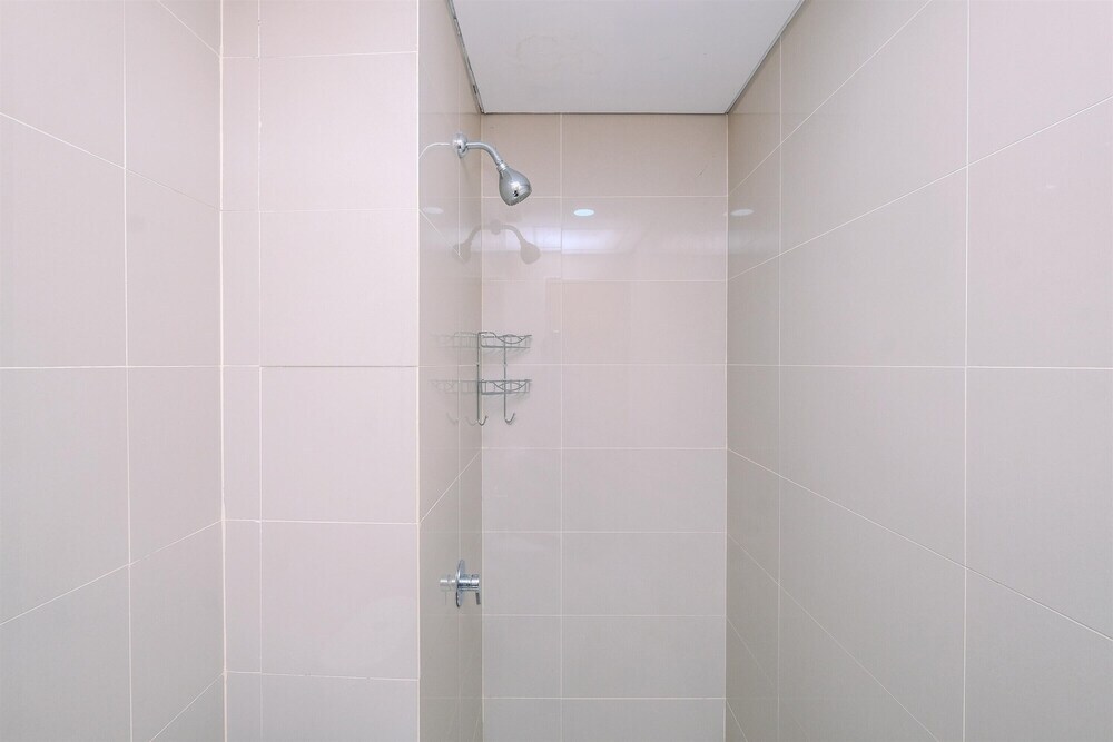 Legok: Elegant Studio Apartment At B Residence Near Aeon Mall