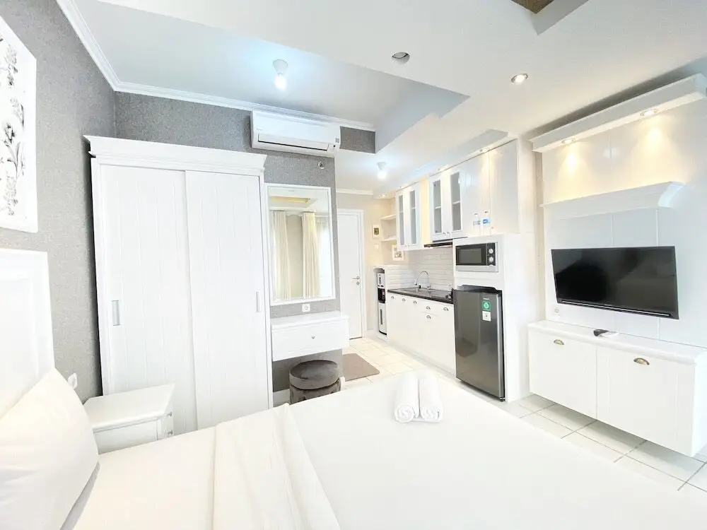 Бандунг: Nice Studio Room At Grand Asia Afrika Apartment