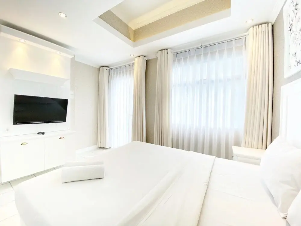 Бандунг: Nice Studio Room At Grand Asia Afrika Apartment
