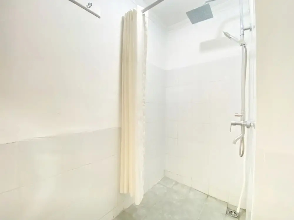 Бандунг: Nice Studio Room At Grand Asia Afrika Apartment