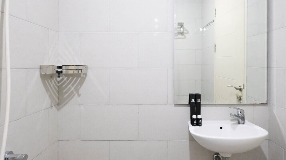 Сурабая: Cozy Living Studio Connected To Mall At Supermall Mansion Apartment