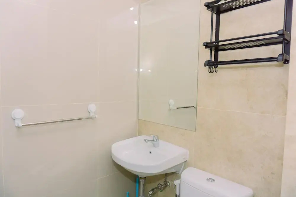 Южный Тангеранг: Good Deal And Simply Look Studio Room At Transpark Bintaro Apartment