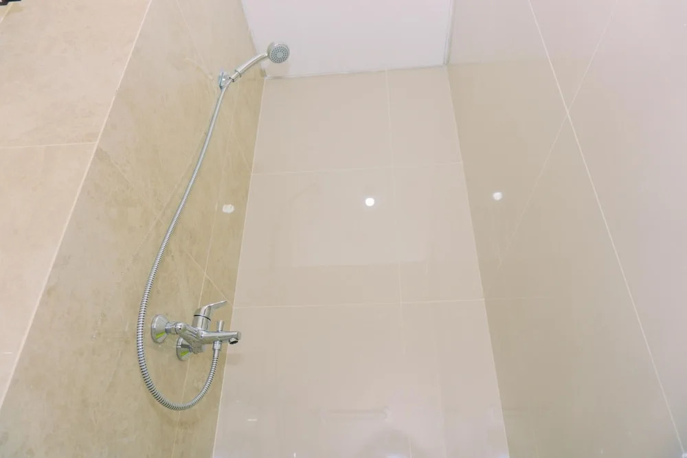 Южный Тангеранг: Good Deal And Simply Look Studio Room At Transpark Bintaro Apartment
