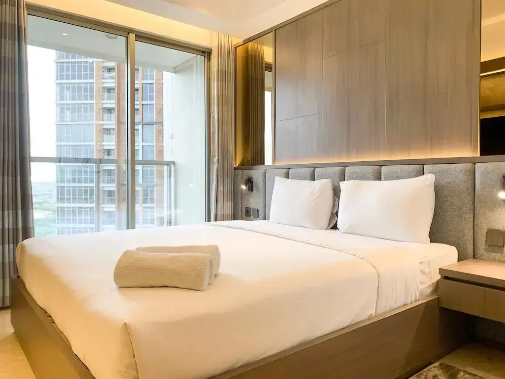 Джакарта: Warm And Modern Look Studio Room At Gold Coast Apartment