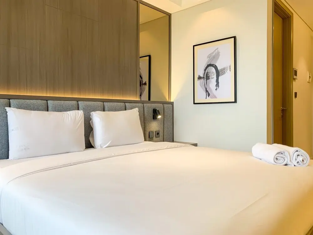 Джакарта: Warm And Modern Look Studio Room At Gold Coast Apartment