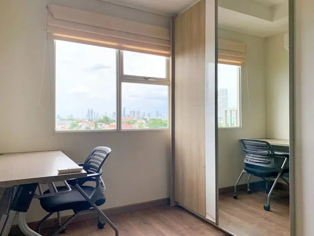Джакарта: Warm And Homey 1Br At Belmont Residence Puri Apartment