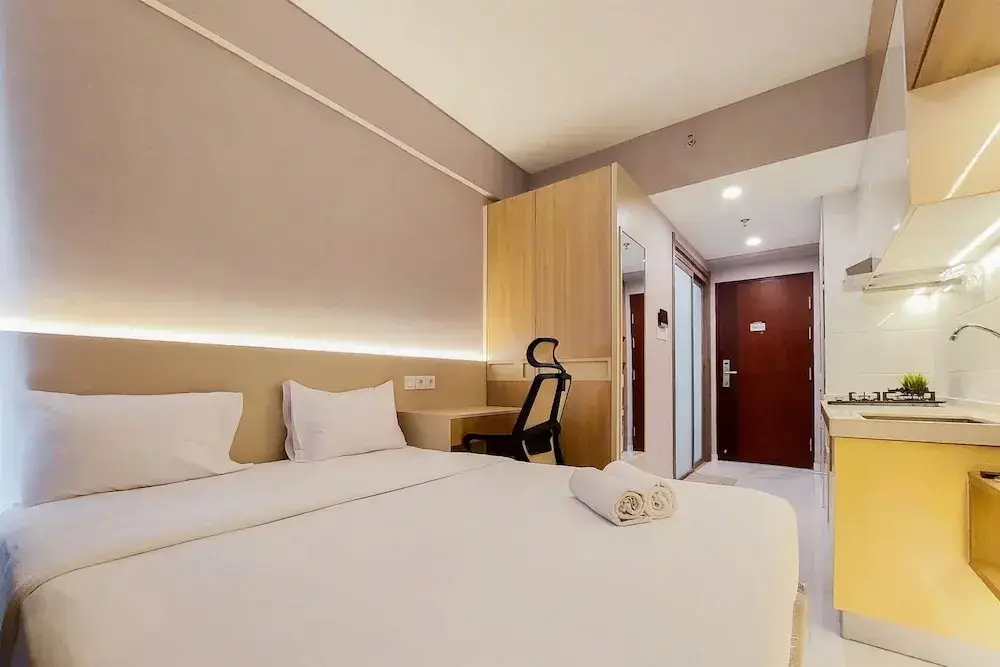 Legok: Scenic Designed And Comfy Studio At Sky House Bsd Apartment